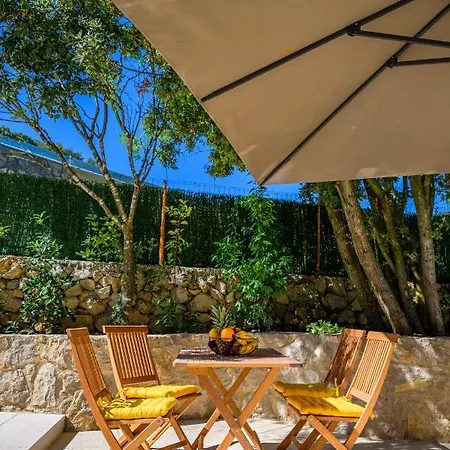 Stone House Leani