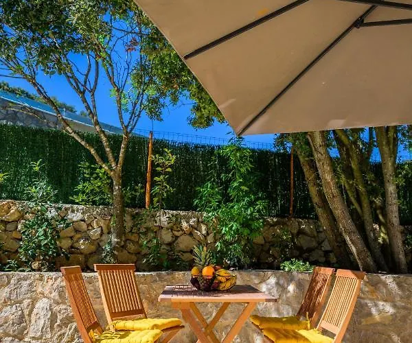 Stone House Leani