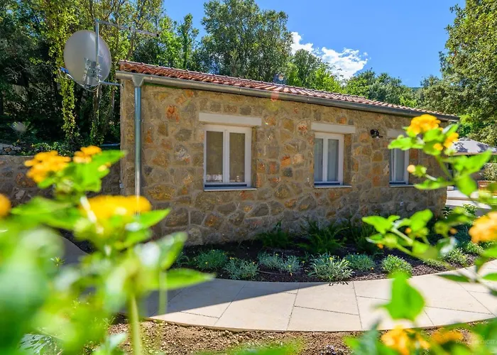 Stone House Leani
