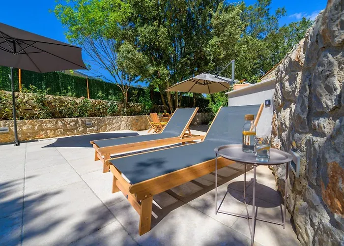 Stone House Leani *
