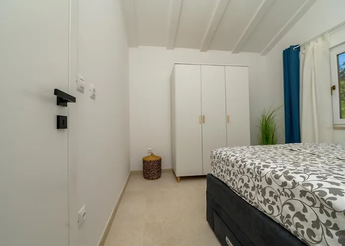 Stone House Leani Vila *